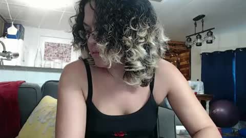 Snapshot of i_fetishize_u chatting on 01/22/25, 03:51 ShortStuff online show from 01/22/25, 03:51