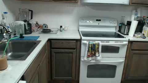 Snapshot of i_fetishize_u chatting on 02/10/25, 06:45 ShortStuff online show from 02/10/25, 06:45