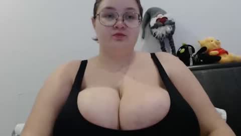 Snapshot of i_fucked_u_yesterday chatting on 12/29/24, 05:44 Dominika online show from 12/29/24, 05:44