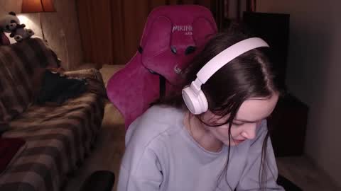 Snapshot of i_love_icecream chatting on 12/24/24, 02:33 elisabeth online show from 12/24/24, 02:33