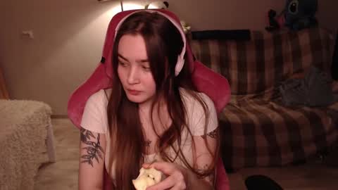 Snapshot of i_love_icecream chatting on 01/23/25, 04:15 elisabeth online show from 01/23/25, 04:15