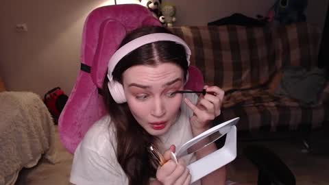 Snapshot of i_love_icecream chatting on 01/25/25, 02:25 elisabeth online show from 01/25/25, 02:25