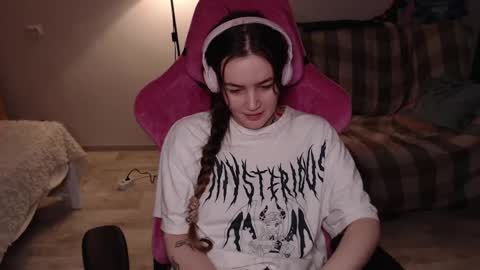 Snapshot of i_love_icecream chatting on 01/31/25, 01:02 elisabeth online show from 01/31/25, 01:02