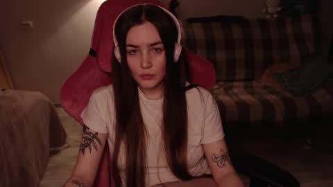 Snapshot of i_love_icecream chatting on 02/06/25, 06:24 elisabeth online show from 02/06/25, 06:24