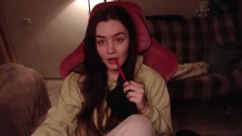 Snapshot of i_love_icecream chatting on 02/07/25, 01:01 elisabeth online show from 02/07/25, 01:01