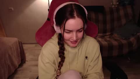 Snapshot of i_love_icecream chatting on 02/08/25, 01:44 elisabeth online show from 02/08/25, 01:44