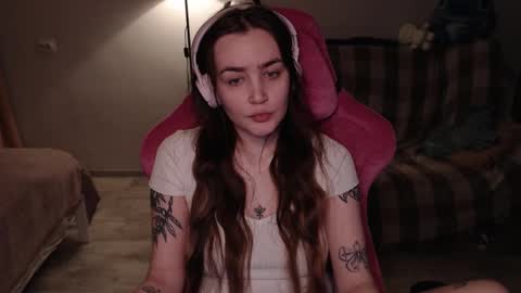 Snapshot of i_love_icecream chatting on 02/13/25, 03:03 elisabeth online show from 02/13/25, 03:03