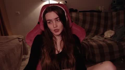 Snapshot of i_love_icecream chatting on 02/15/25, 02:44 elisabeth online show from 02/15/25, 02:44