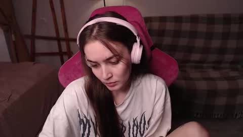 Snapshot of i_love_icecream chatting on 09/18/25, 12:40 elisabeth online show from 09/18/25, 12:40