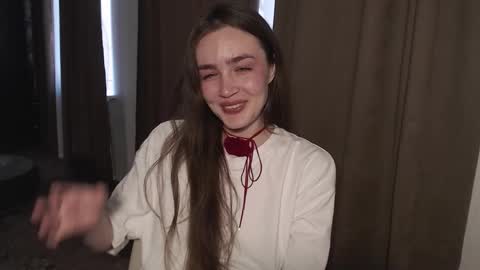 Snapshot of i_love_icecream chatting on 09/23/25, 01:47 elisabeth online show from 09/23/25, 01:47