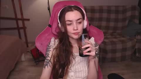 Snapshot of i_love_icecream chatting on 10/08/25, 09:40 elisabeth online show from 10/08/25, 09:40