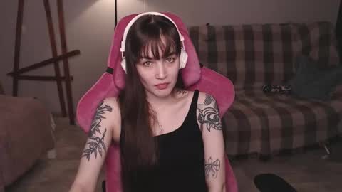 Snapshot of i_love_icecream chatting on 11/21/25, 12:48 elisabeth online show from 11/21/25, 12:48