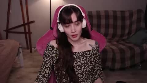 Snapshot of i_love_icecream chatting on 11/25/25, 10:26 elisabeth online show from 11/25/25, 10:26