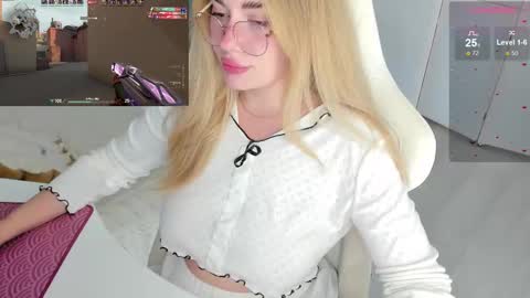 HiI am  EvaPVT is open  online show from 10/10/25, 03:11