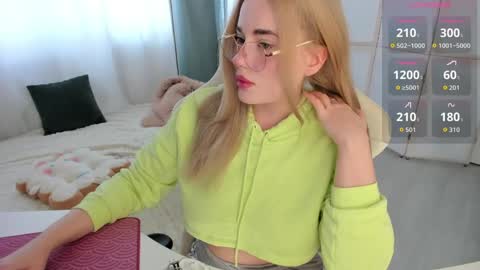 HiI am  EvaPVT is open  online show from 04/30/26, 11:05