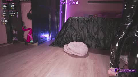 Snapshot of iam_eli chatting on 10/25/25, 12:18 online show from 10/25/25, 12:18