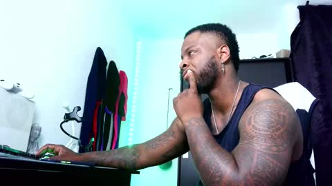 Mr H Independent model online show from 10/24/25, 03:25