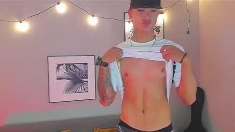 Light online show from 06/19/26, 03:55