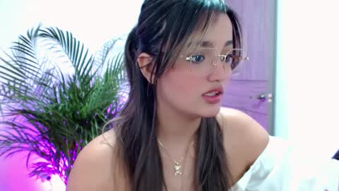 iam_lina online show from 03/21/26, 07:17