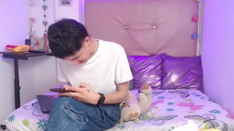 Snapshot of iam_lukas__ chatting on 12/19/25, 03:30 iam_lukas__ online show from 12/19/25, 03:30