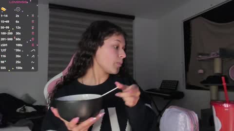 Snapshot of iam_nikki chatting on 01/02/25, 05:35 On instagram Imm NikkiHelp me reach 100 likes online show from 01/02/25, 05:35