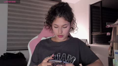 Snapshot of iam_nikki chatting on 02/02/25, 11:21 On instagram Imm NikkiHelp me reach 100 likes online show from 02/02/25, 11:21