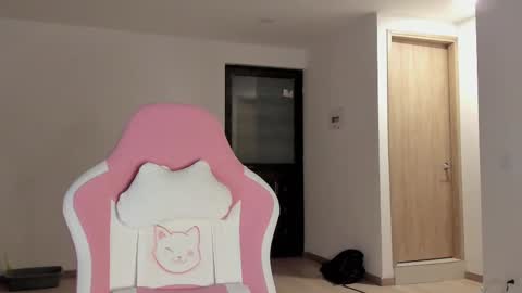 Snapshot of iam_nikki chatting on 03/05/25, 09:27 On instagram Imm NikkiHelp me reach 100 likes online show from 03/05/25, 09:27