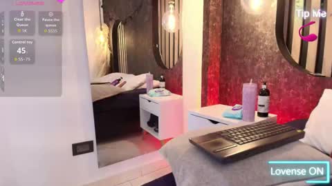 Snapshot of iam_salome_ chatting on 11/15/25, 08:16 salome online show from 11/15/25, 08:16