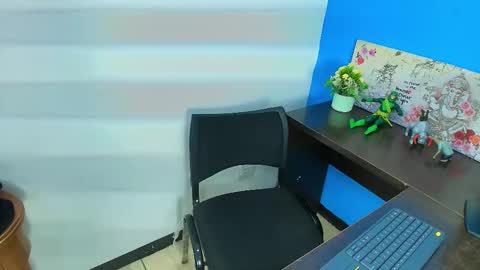 Iam Smith  online show from 03/06/26, 04:20