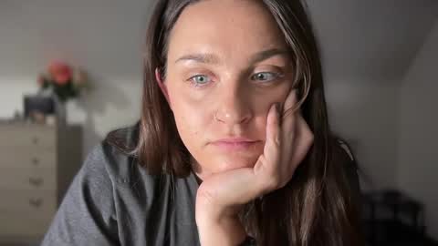 Snapshot of iamcrystalann chatting on 10/12/25, 05:06 Crystal online show from 10/12/25, 05:06