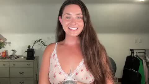 Snapshot of iamcrystalann chatting on 06/22/26, 03:19 Crystal online show from 06/22/26, 03:19