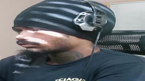 Snapshot of iamjohnny4u chatting on 12/17/25, 02:34 iamjohnny4u online show from 12/17/25, 02:34