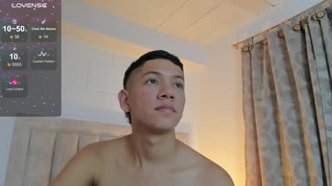 Snapshot of iamjulian_ chatting on 01/08/25, 05:05 Juliiiiian online show from 01/08/25, 05:05