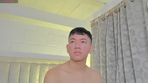 Snapshot of iamjulian_ chatting on 01/28/25, 11:17 Juliiiiian online show from 01/28/25, 11:17