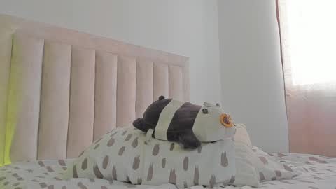 Snapshot of iamjulian_ chatting on 03/05/25, 02:34 Juliiiiian online show from 03/05/25, 02:34