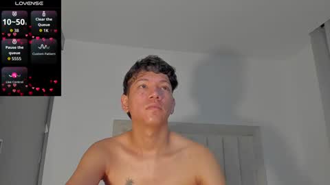 Snapshot of iamjulian_ chatting on 06/13/26, 11:08 Juliiiiian online show from 06/13/26, 11:08