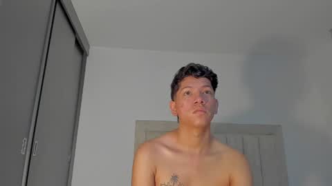Snapshot of iamjulian_ chatting on 06/23/26, 11:19 Juliiiiian online show from 06/23/26, 11:19