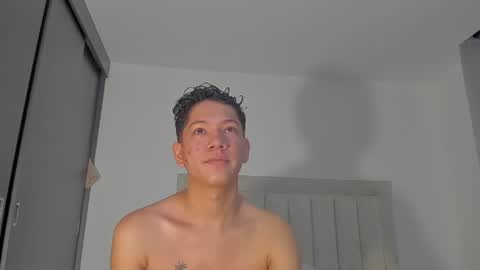 Snapshot of iamjulian_ chatting on 06/28/26, 11:05 Juliiiiian online show from 06/28/26, 11:05