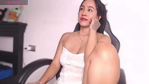 Snapshot of iamlara1 chatting on 01/17/25, 04:17 Lara online show from 01/17/25, 04:17