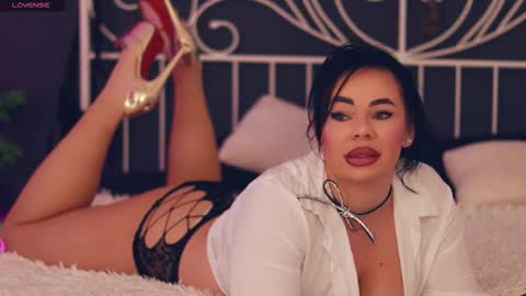 Snapshot of iamlila chatting on 11/27/25, 02:52 Lila online show from 11/27/25, 02:52