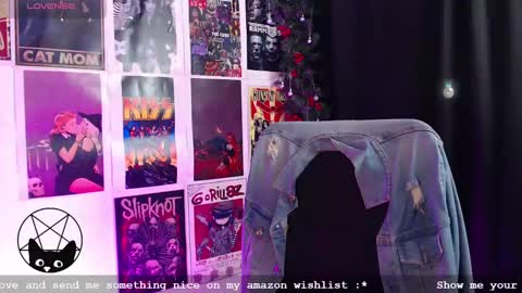 Mari online show from 01/01/25, 01:47