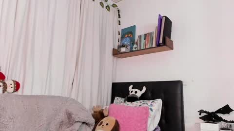 Snapshot of iammelody_ chatting on 12/27/24, 06:57 Mel online show from 12/27/24, 06:57