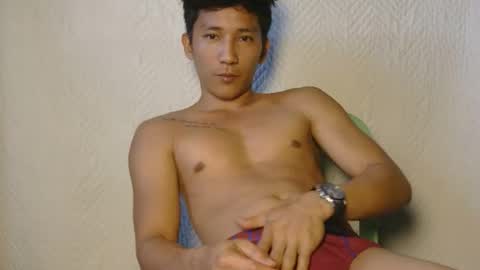 iamnew0000 online show from 11/21/25, 08:02