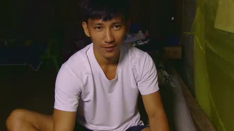 Snapshot of iamnew0000 chatting on 12/14/25, 12:10 iamnew0000 online show from 12/14/25, 12:10