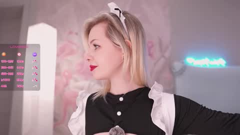 Nina  online show from 10/31/25, 05:25