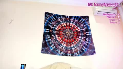 Snapshot of iampiggygirl chatting on 11/07/25, 07:41 Dilya online show from 11/07/25, 07:41