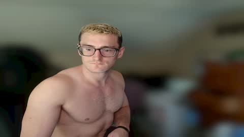 Snapshot of iamtommyparker chatting on 09/18/25, 06:10 iamtommyparker online show from 09/18/25, 06:10