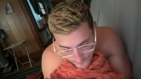 Snapshot of iamtommyparker chatting on 09/25/25, 04:11 iamtommyparker online show from 09/25/25, 04:11