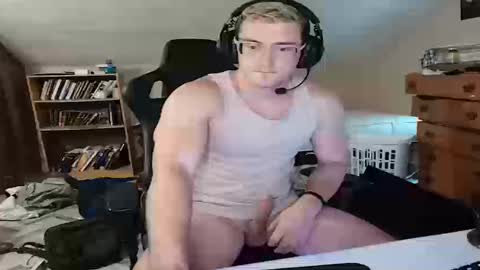 Snapshot of iamtommyparker chatting on 09/27/25, 08:03 iamtommyparker online show from 09/27/25, 08:03