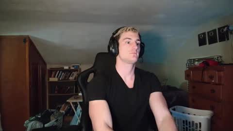 Snapshot of iamtommyparker chatting on 10/18/25, 04:15 iamtommyparker online show from 10/18/25, 04:15